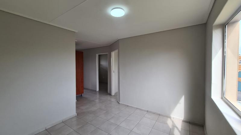 2 Bedroom Property for Sale in Oakglen Western Cape